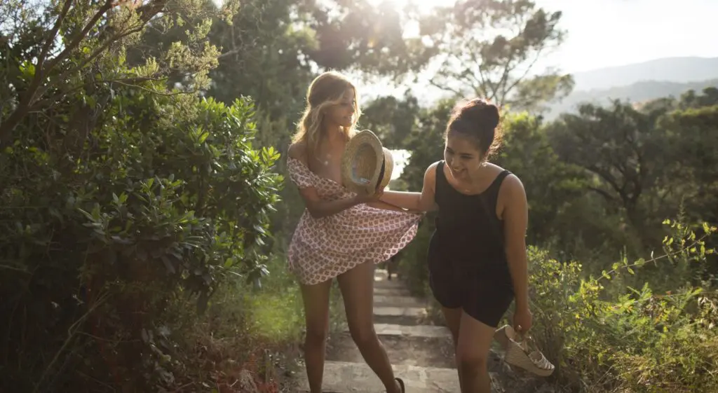 An Easy Girl (Une Fille Facile) review - laid back, sunny and shallow, like the Riviera life