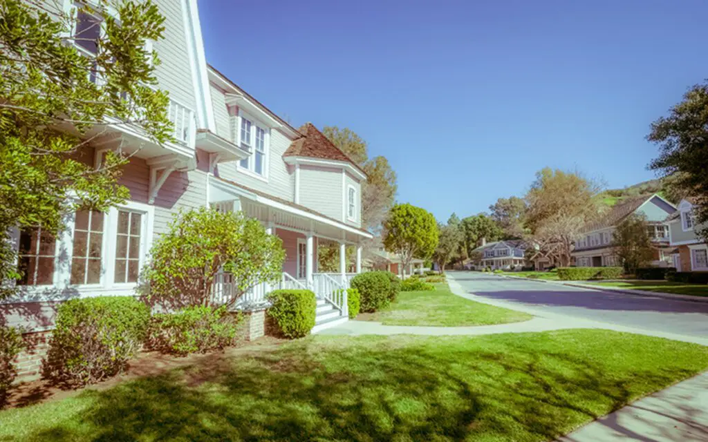 Colonial Street, used for filming Candy Cane Lane