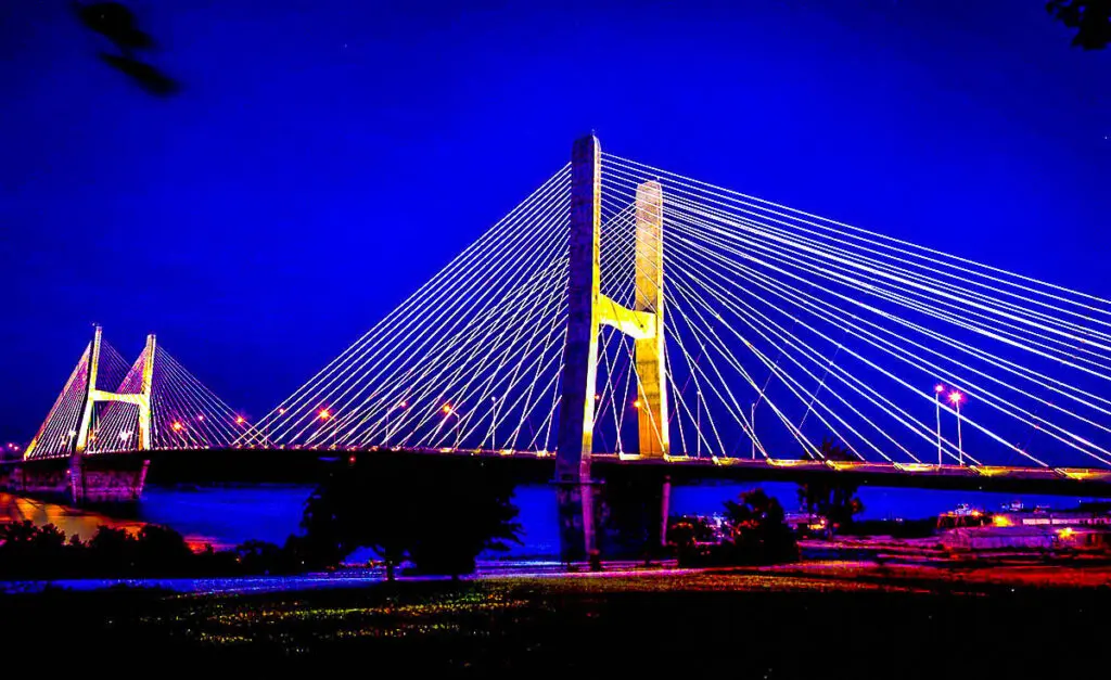 Bill Emerson Memorial Bridge, used for filming Gone Girl