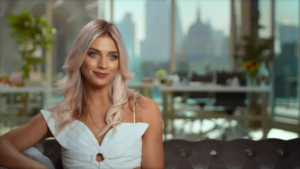 Buying London Netflix Image of Estate Agent Lauren