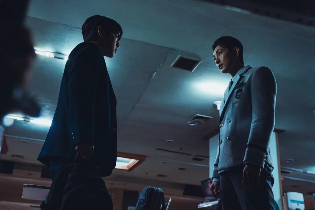 (L to R) Park Ji-hoon as Yeon Sieun, Bae Na-ra as Na Baekjin in Weak Hero Class 2