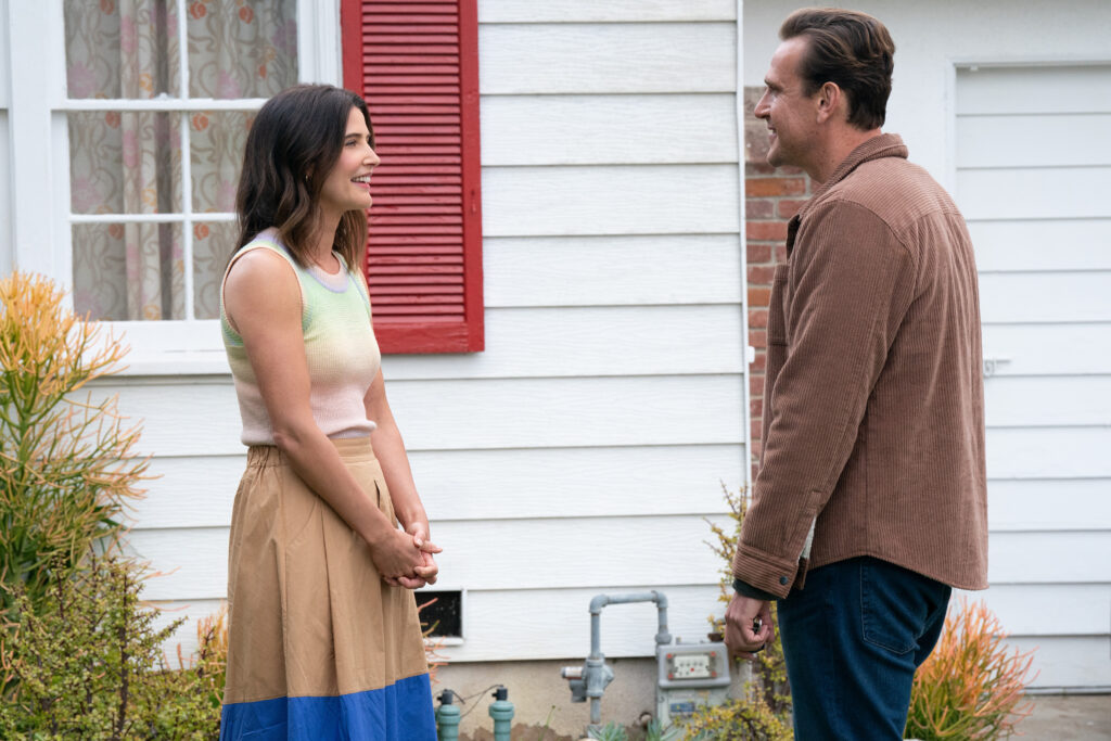 Cobie Smulders and Jason Segel in Shrinking