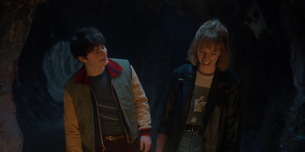  (L to R) Noah Schnapp as Will Byers and Maya Hawke as Robin Buckley in Stranger Things: Season 5.
