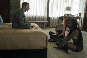 Elijah Wood, Rachel Sennott, and True Whitaker in I Love LA