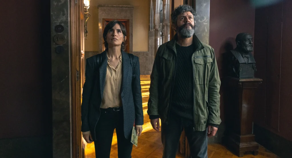 Verónica Echegui and Isak Férriz in City of Shadows