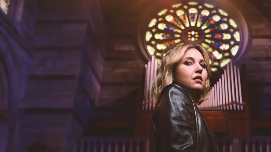 Taylor Tomlinson: Prodigal Daughter Key Art