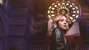 Taylor Tomlinson: Prodigal Daughter Key Art