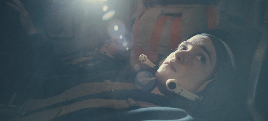 Alice Englert in Star City
